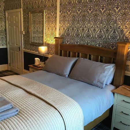 The White Hart Pub And Rooms 크랜레이 외부 사진