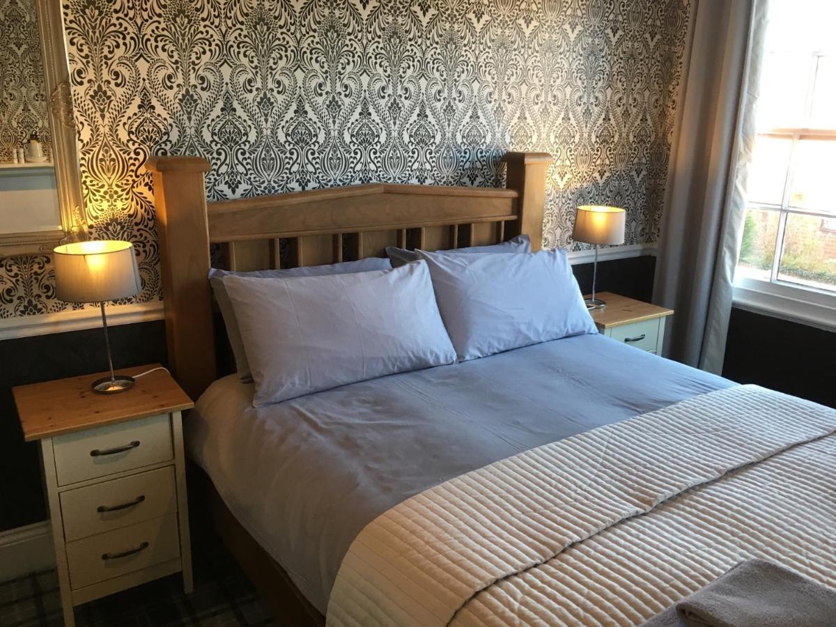 The White Hart Pub And Rooms 크랜레이 외부 사진
