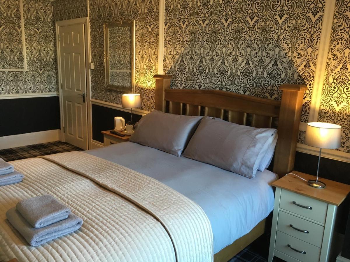 The White Hart Pub And Rooms 크랜레이 외부 사진
