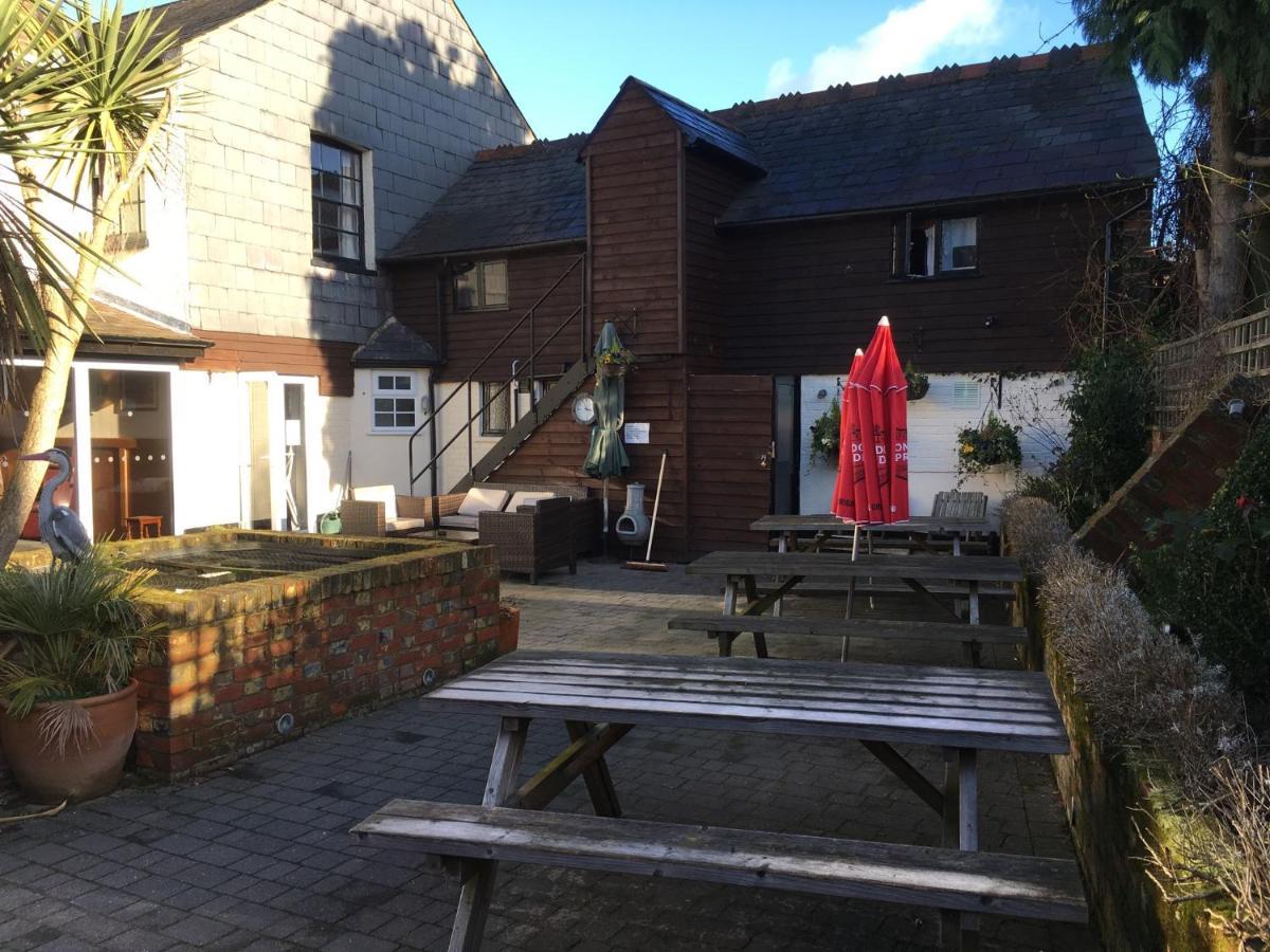 The White Hart Pub And Rooms 크랜레이 외부 사진
