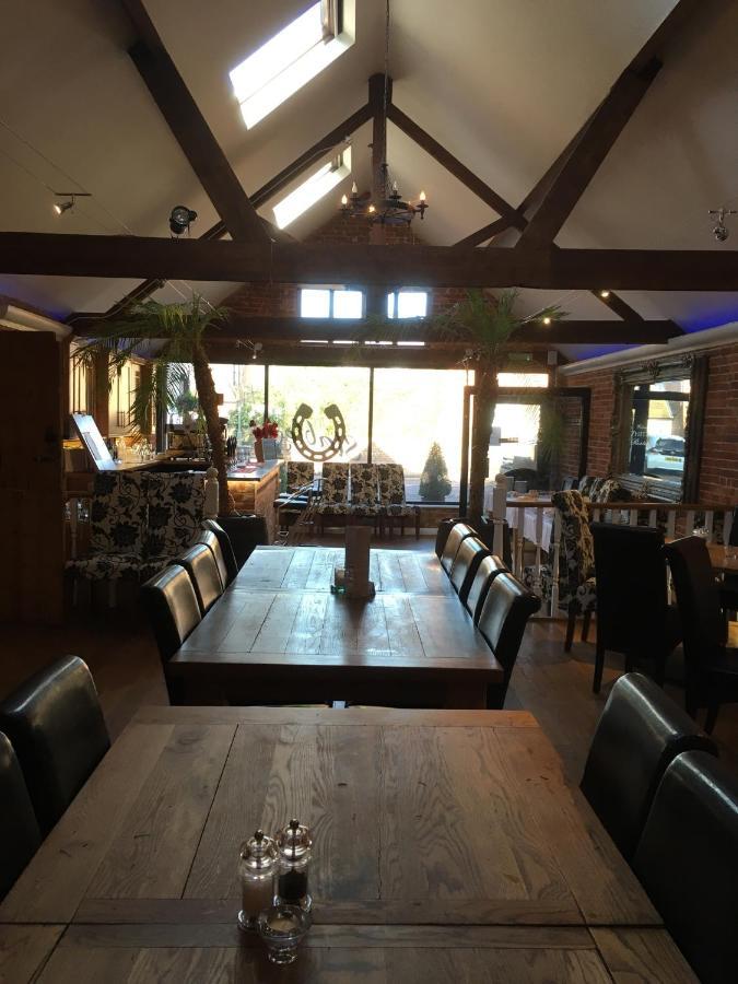 The White Hart Pub And Rooms 크랜레이 외부 사진