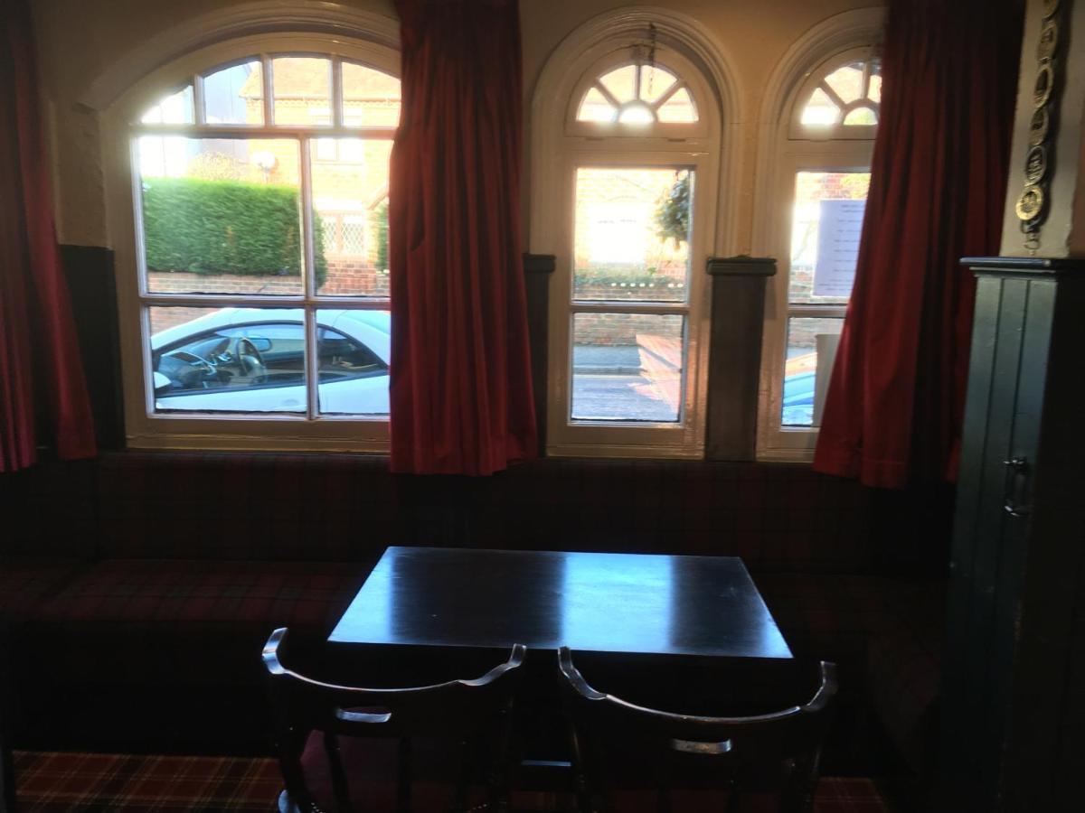 The White Hart Pub And Rooms 크랜레이 외부 사진