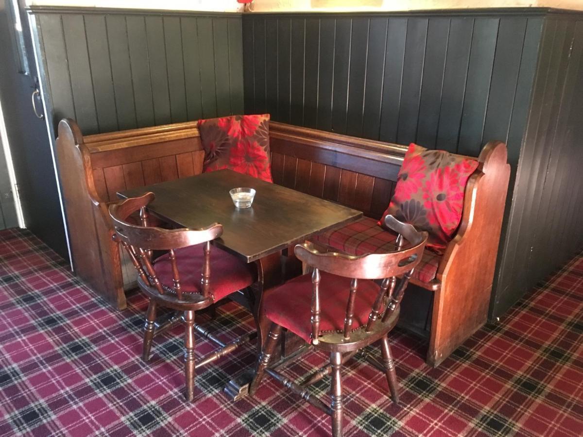 The White Hart Pub And Rooms 크랜레이 외부 사진