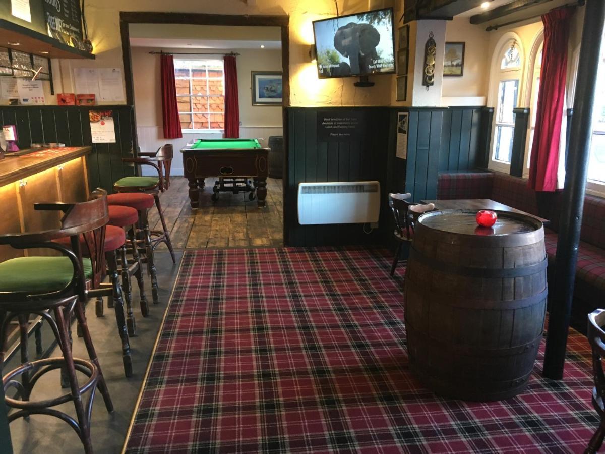 The White Hart Pub And Rooms 크랜레이 외부 사진