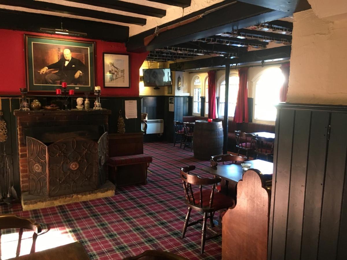 The White Hart Pub And Rooms 크랜레이 외부 사진