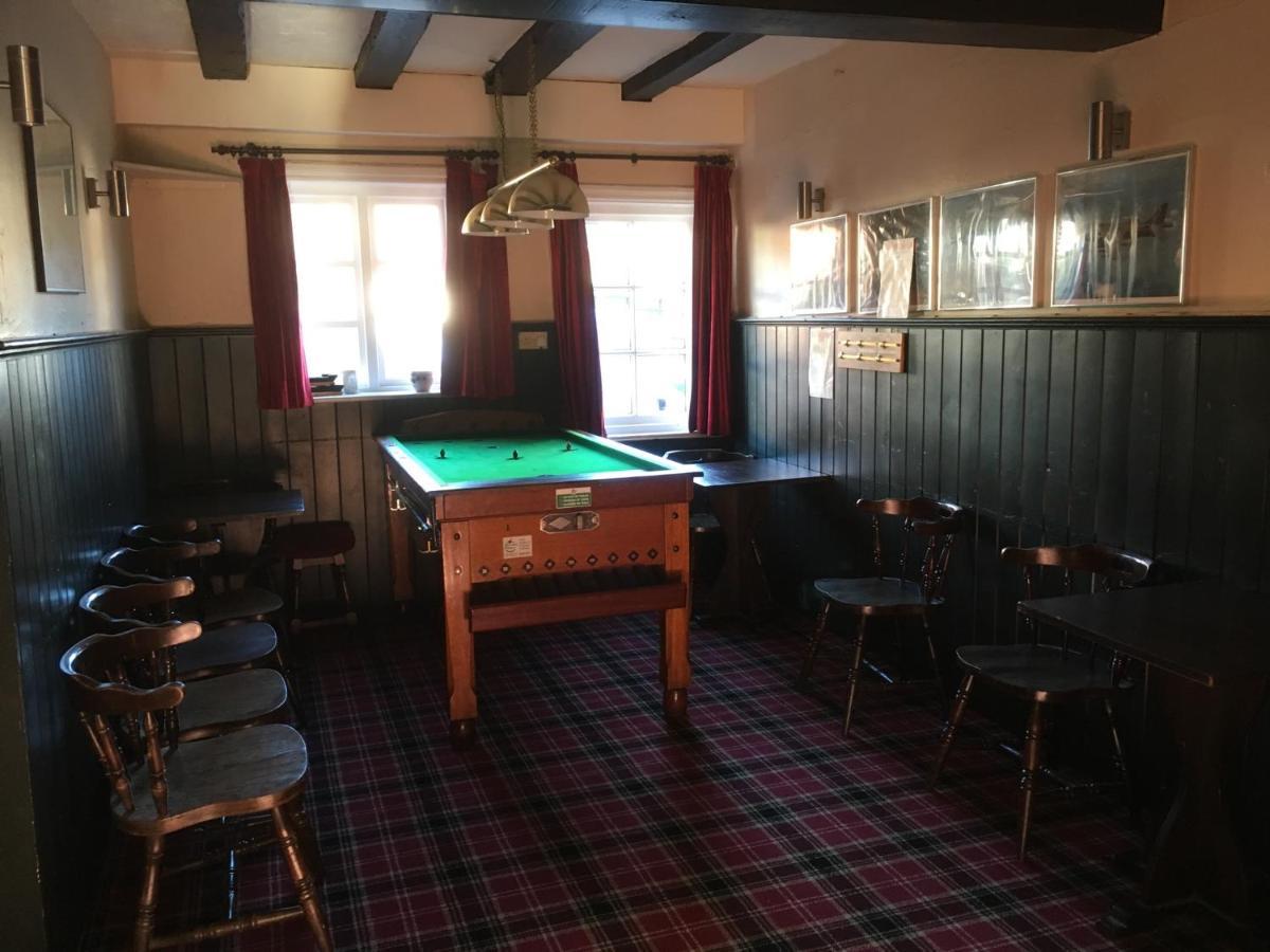 The White Hart Pub And Rooms 크랜레이 외부 사진