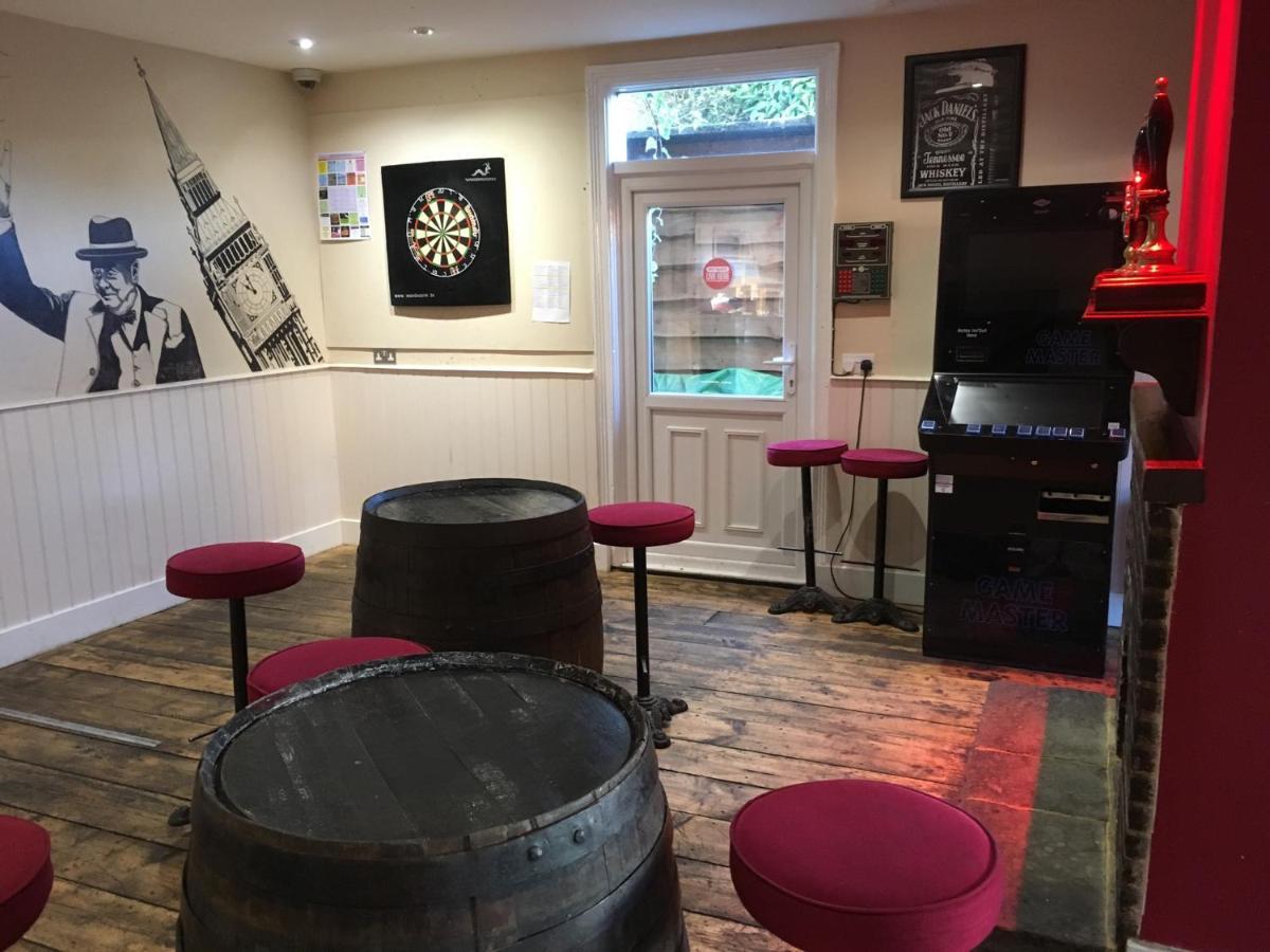 The White Hart Pub And Rooms 크랜레이 외부 사진