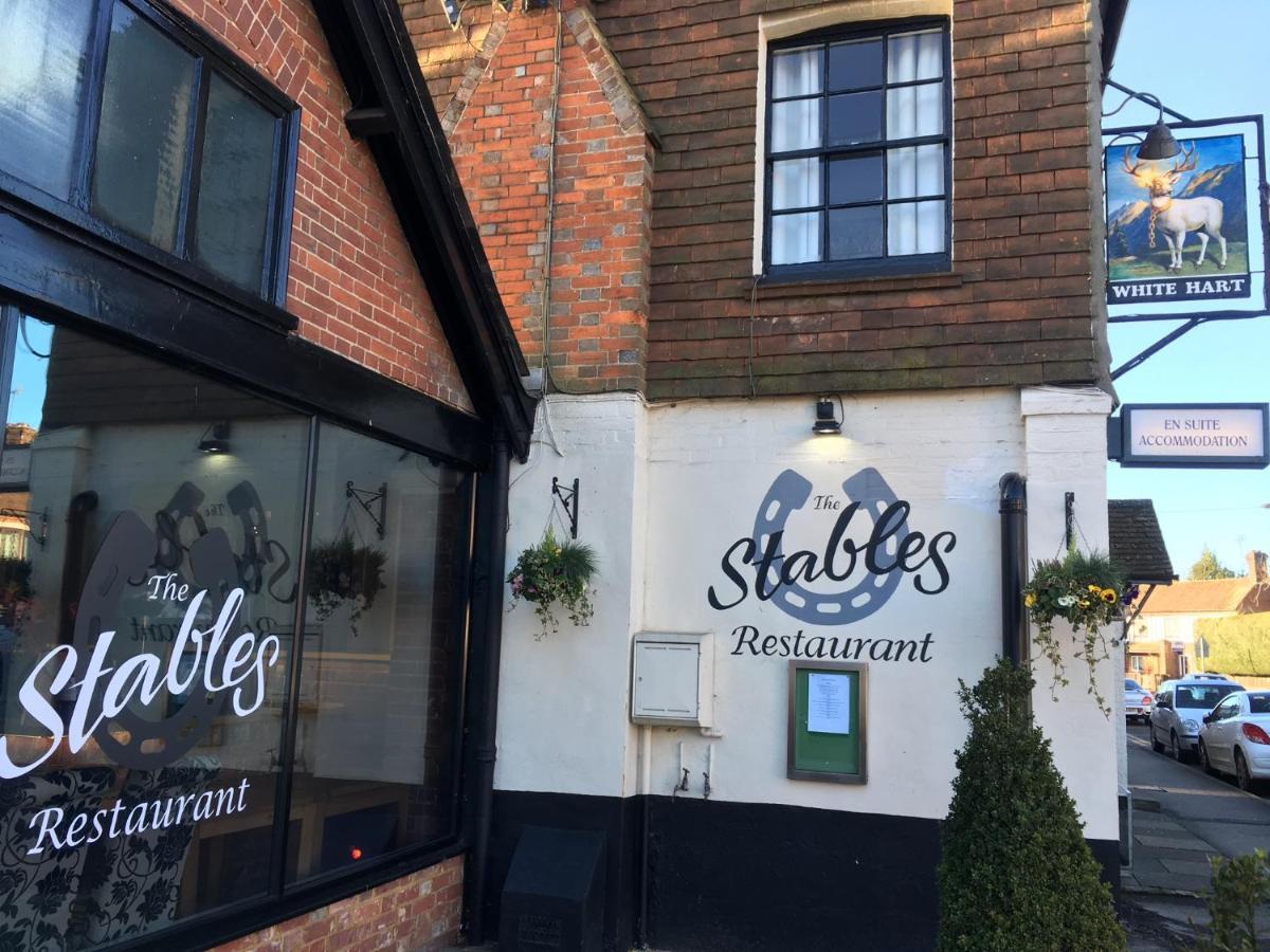 The White Hart Pub And Rooms 크랜레이 외부 사진