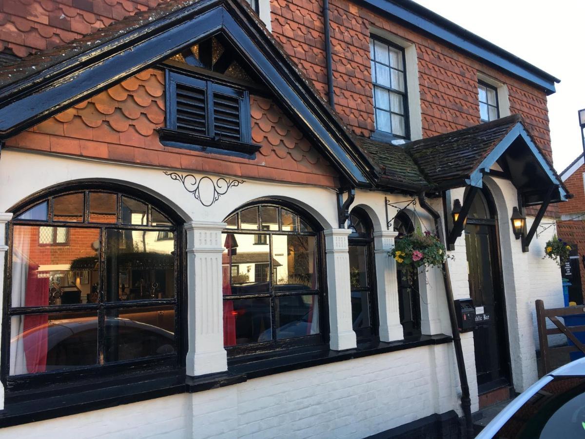 The White Hart Pub And Rooms 크랜레이 외부 사진