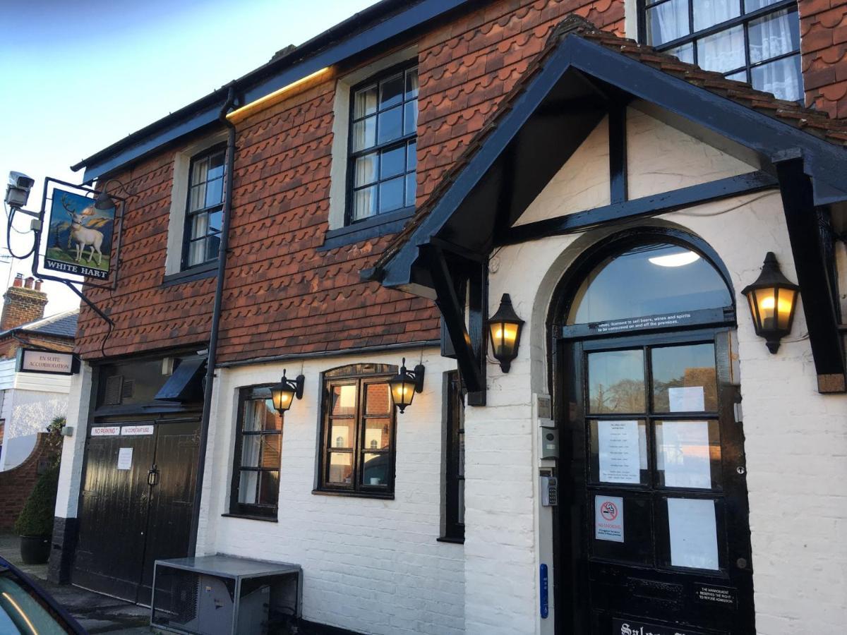 The White Hart Pub And Rooms 크랜레이 외부 사진