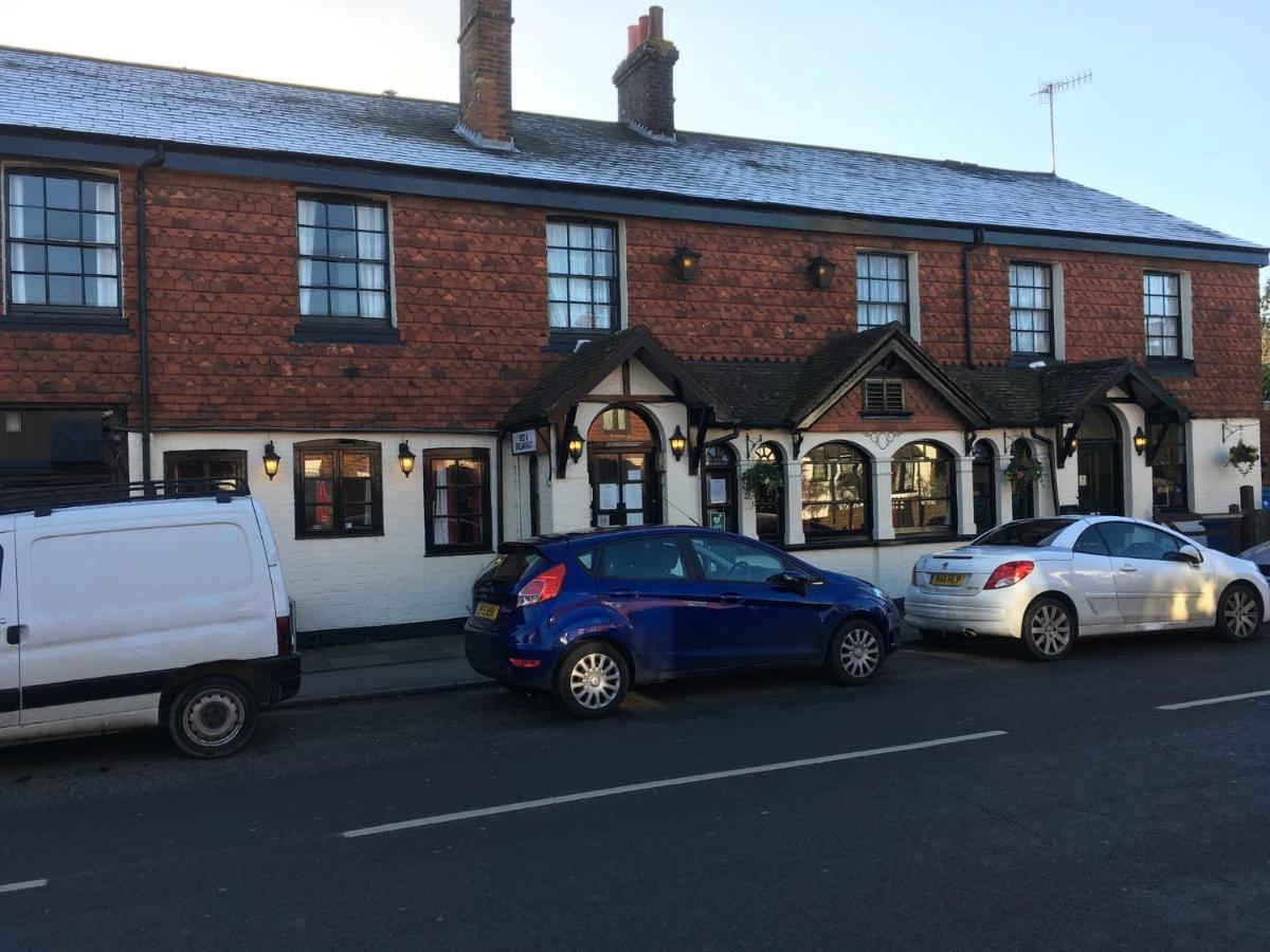 The White Hart Pub And Rooms 크랜레이 외부 사진