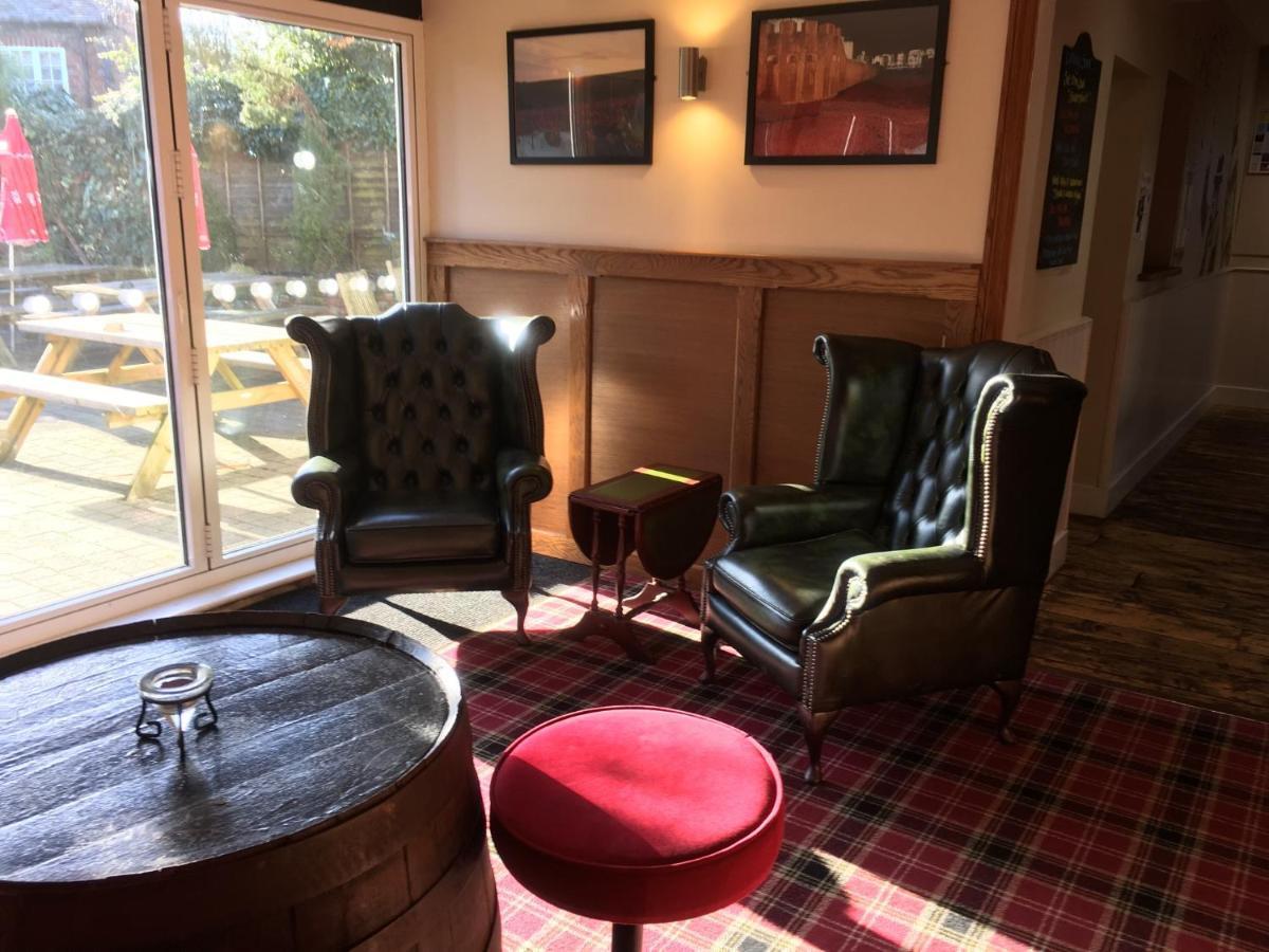 The White Hart Pub And Rooms 크랜레이 외부 사진