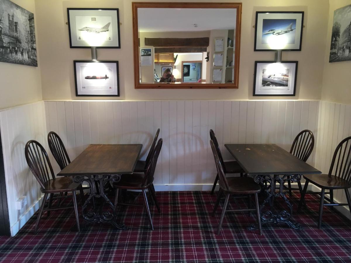 The White Hart Pub And Rooms 크랜레이 외부 사진